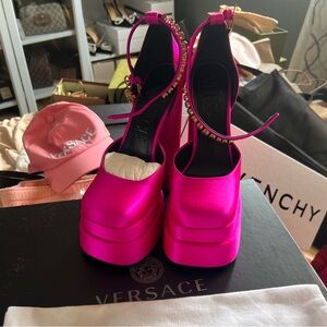 Brand new sandals pink